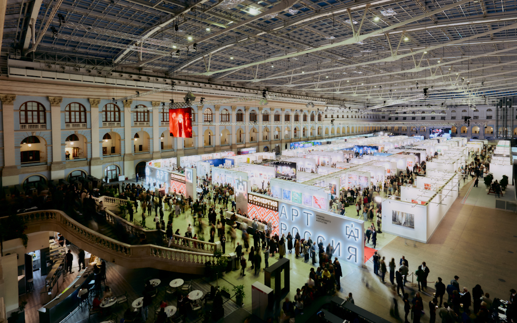 Более 100 независимых художников и галерей представили работы на ярмарке «Арт Россия»