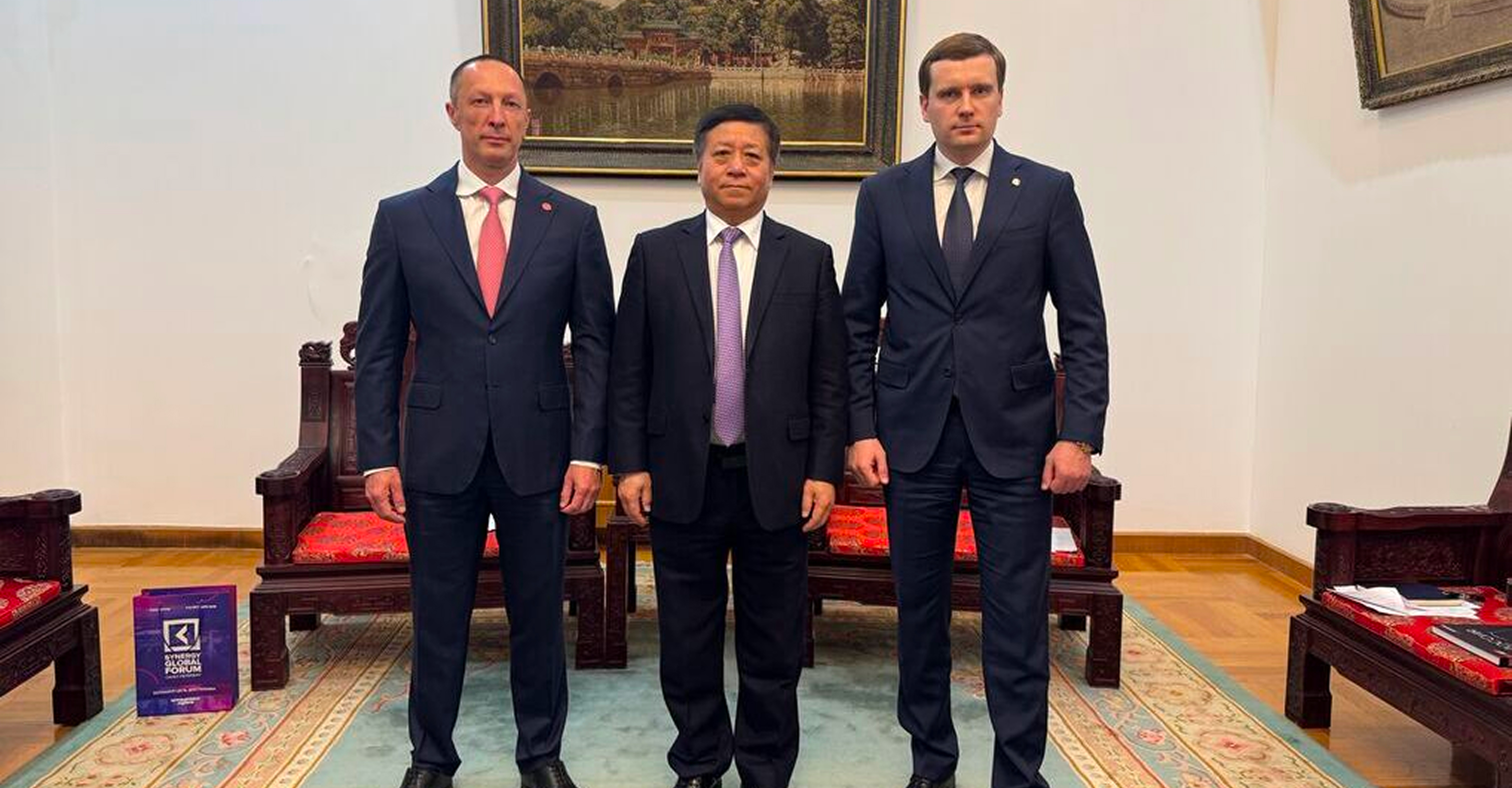 Вадим Лобов провел рабочую встречу с послом КНР в России Чжаном Ханьхуэем